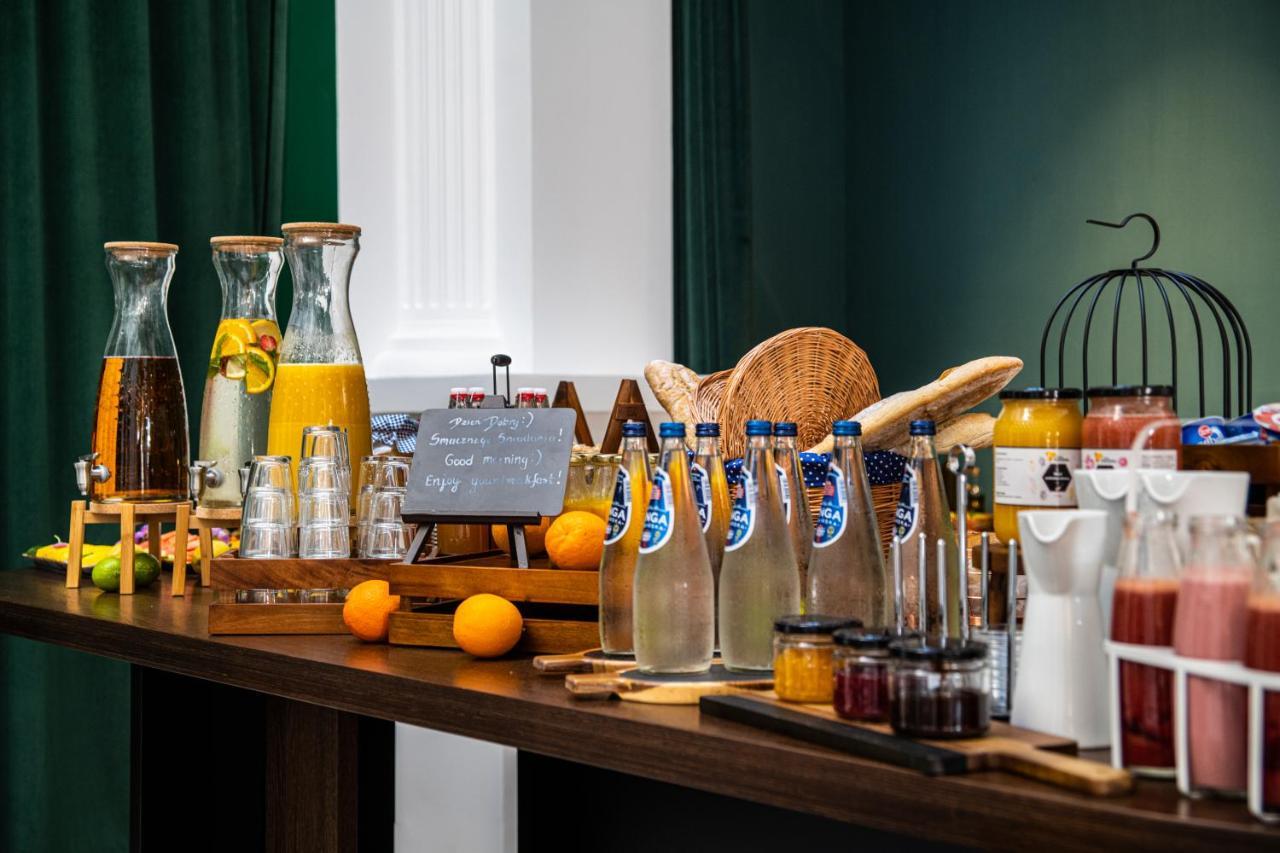 Rezydent Hotel Sopot - Mgallery Collection Exterior foto A selection of drinks at a buffet