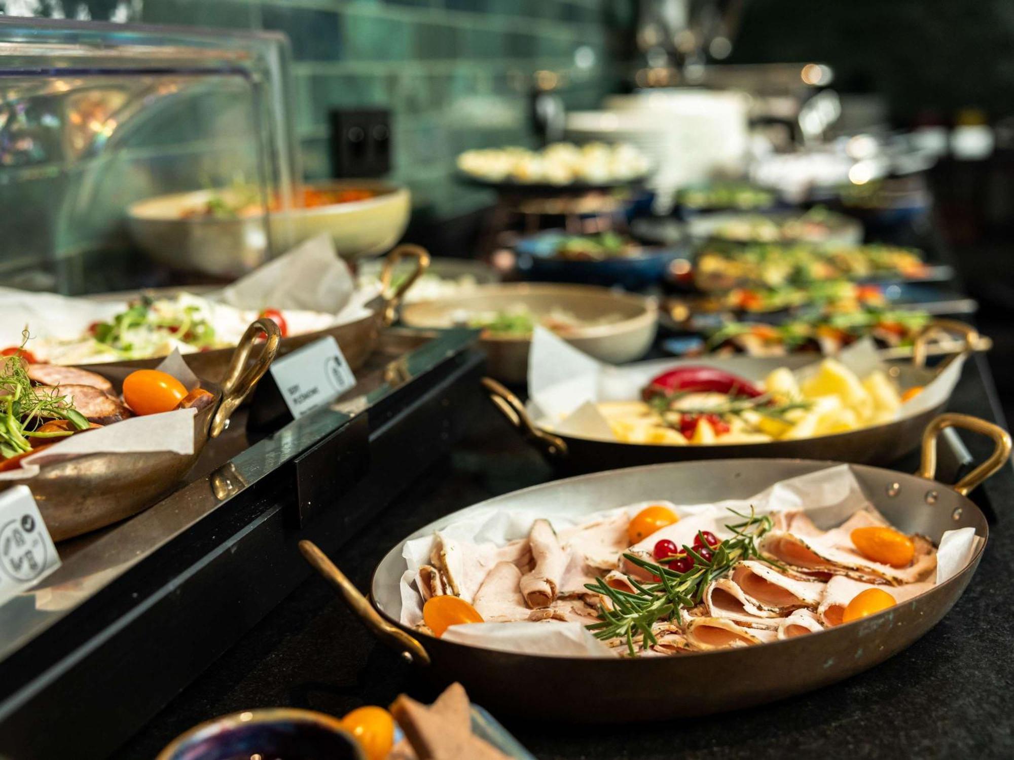 Rezydent Hotel Sopot - Mgallery Collection Exterior foto A buffet at a hotel