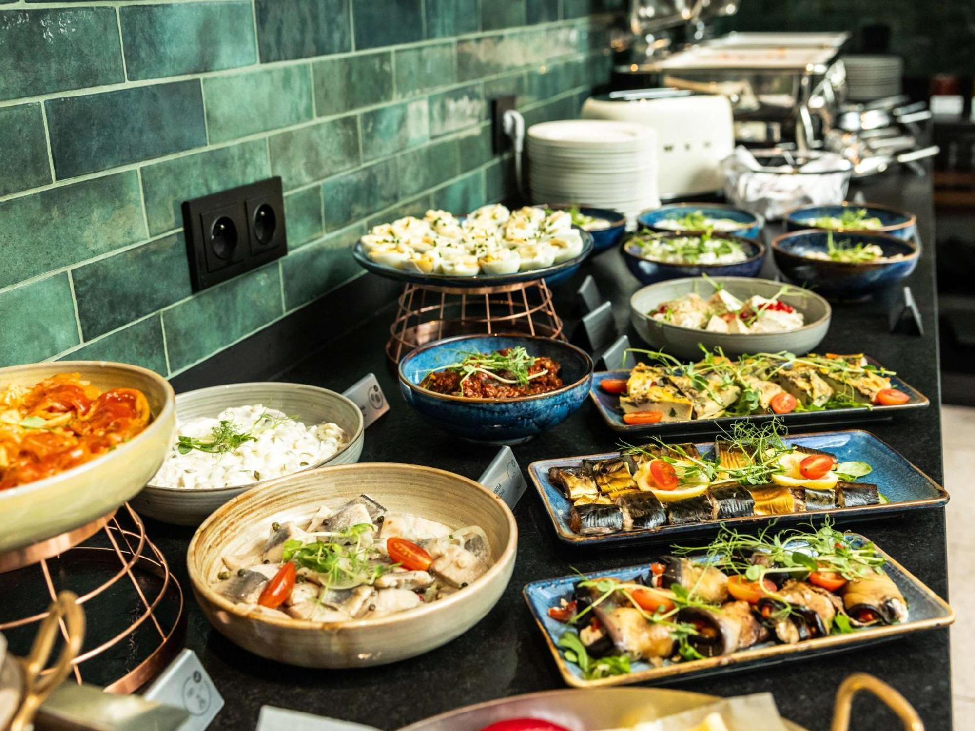 Rezydent Hotel Sopot - Mgallery Collection Exterior foto A buffet at a restaurant