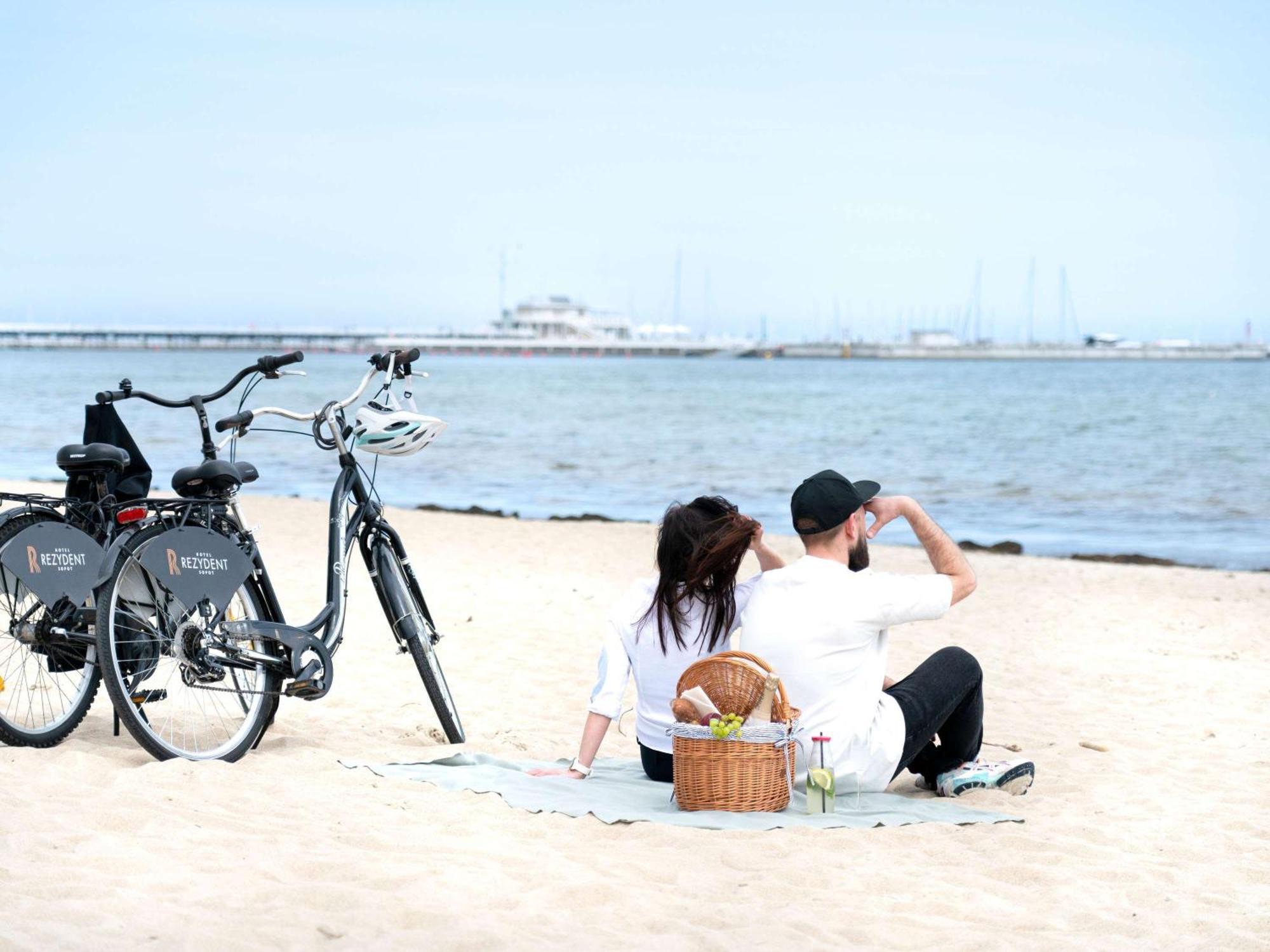 Rezydent Hotel Sopot - Mgallery Collection Exterior foto A couple on a picnic