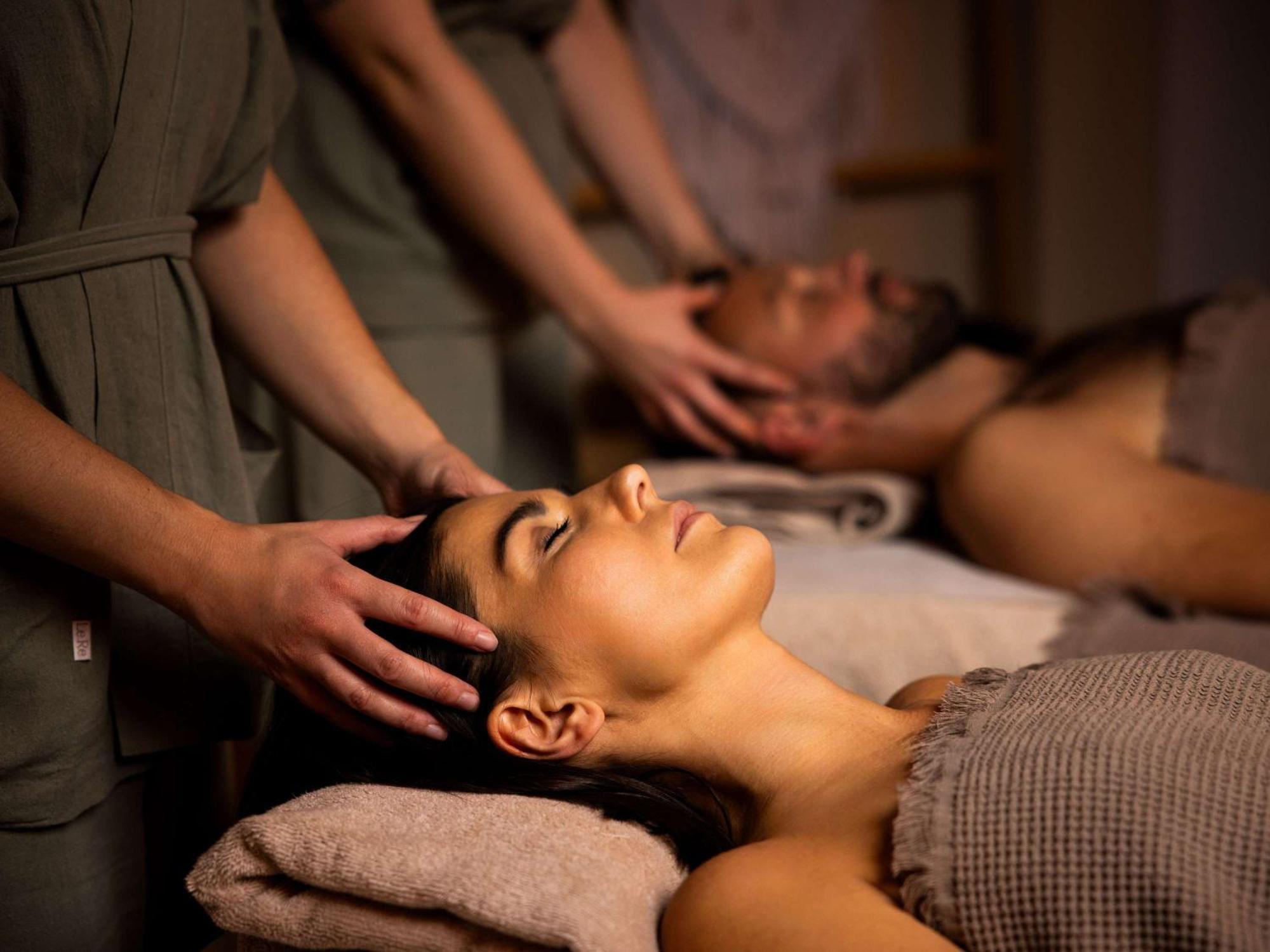 Rezydent Hotel Sopot - Mgallery Collection Exterior foto A woman receiving a head massage